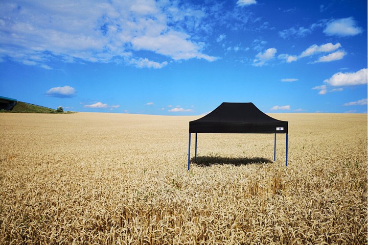 Namiot imprezowy promocyjny o wymiarach 6 m * 3 m